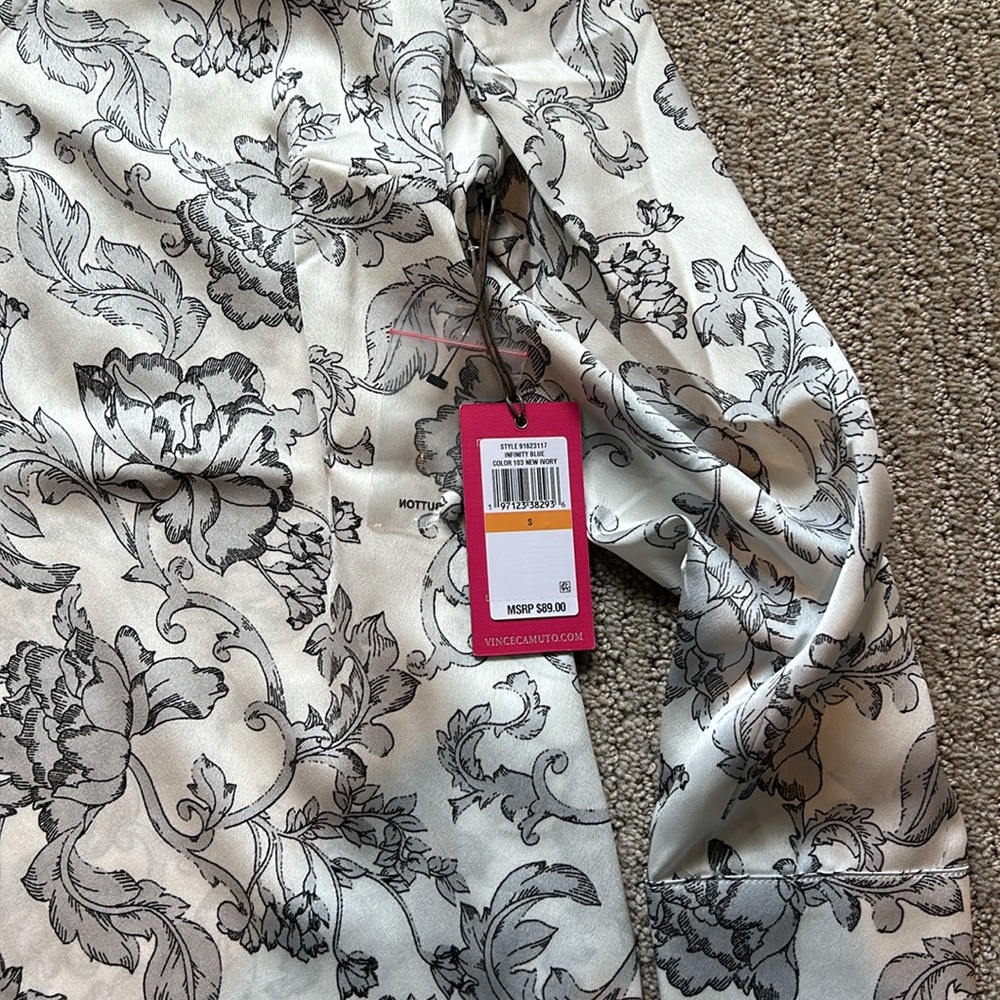 NWT. Vince Camuto Floral/paisley long sleeve blouse. - Picture 2 of 6
